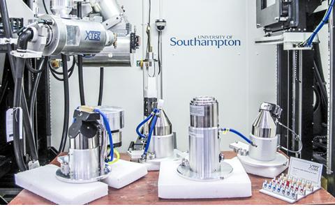 phoyograph of μvis walk in room scanner