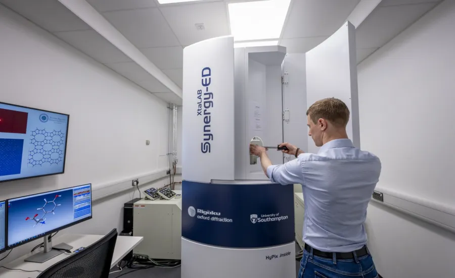 A man working at Electron diffractometer Rigaku XtaLAB Synergy-ED