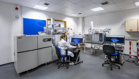 A woman researcher sat in front of a computer screen in a Chromatography-Mass Spectrometry laboratory