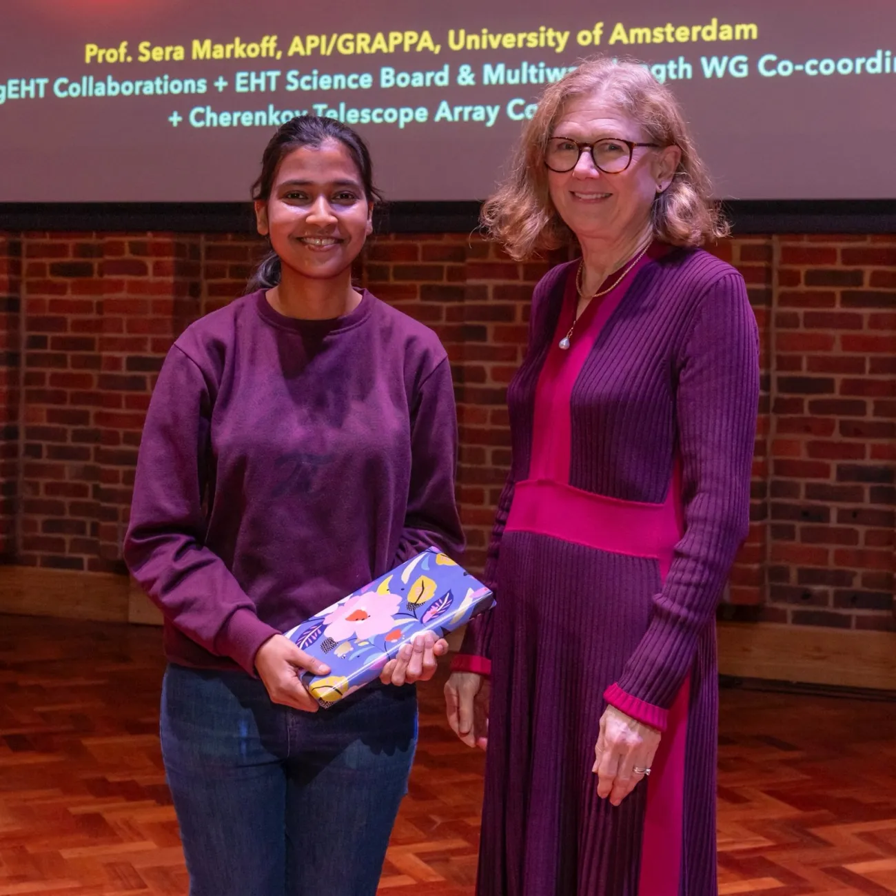 Yashaswi Gangwar receives her STAG Prize.